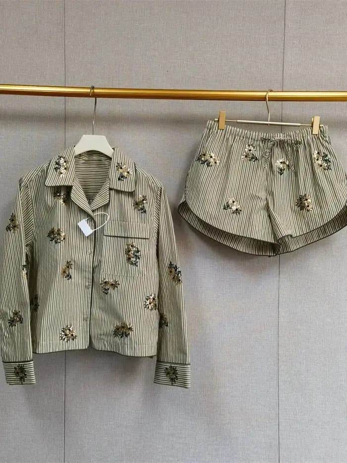 Ensemble décontracté d'été 2026 pour femme : Chemise rayée à col cranté et short à taille lacée