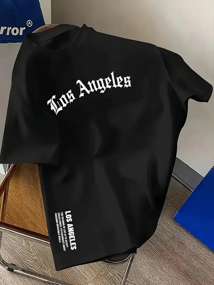 T-shirt graphique rétro Los Angeles avec lettrage gothique audacieux et imprimé sur la poitrine