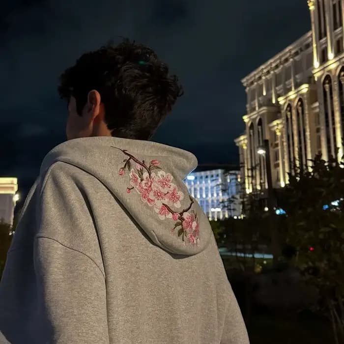 Sakura Bloom – sweat à capuche brodé pour femmes