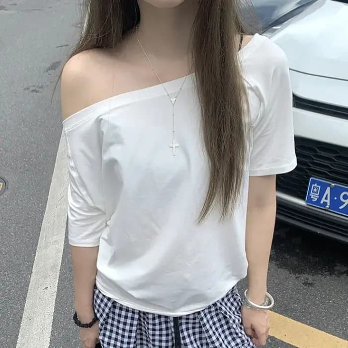 T-shirts femmes solide Simple été décontracté Cleanfit à manches courtes tout-match jeunes filles Streetwear Y2k haut vêtements esthétiques Ins