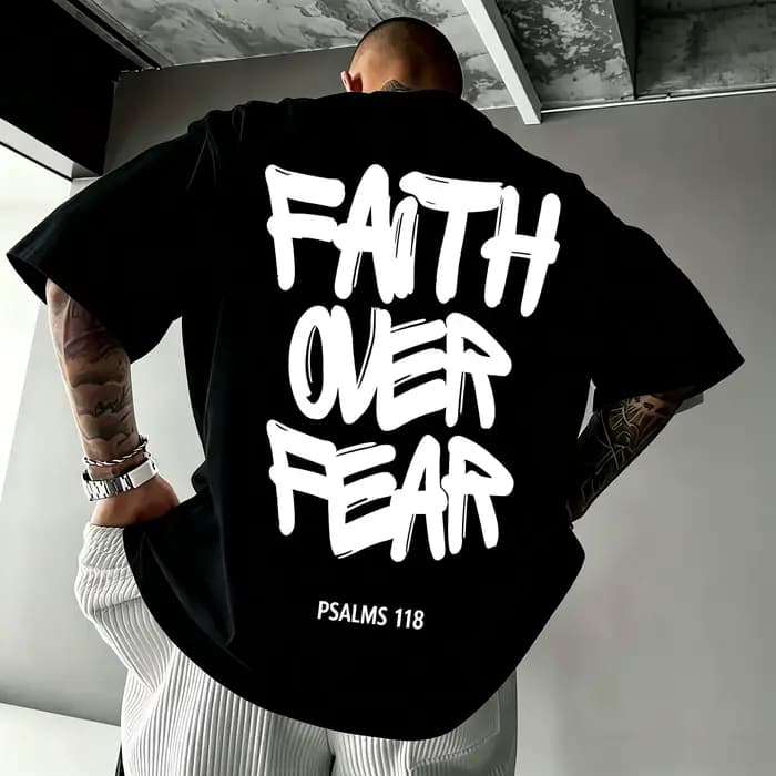 T-shirt surdimensionné double face pour homme « Faith Over Fear Psalms 118 »