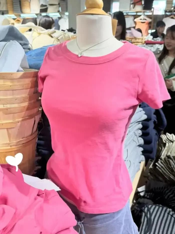 T-shirt col rond rouge rose doux pour femme