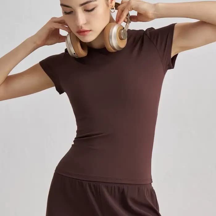 T-shirt de sport décontracté nu pour femme – Coupe ajustée à manches courtes