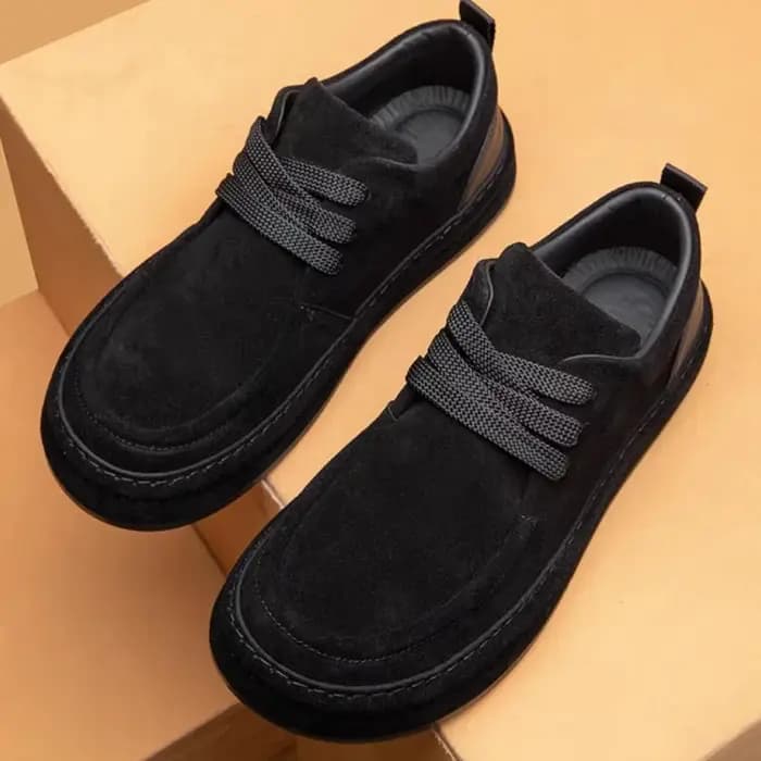 Les chaussures pour hommes sont à la mode