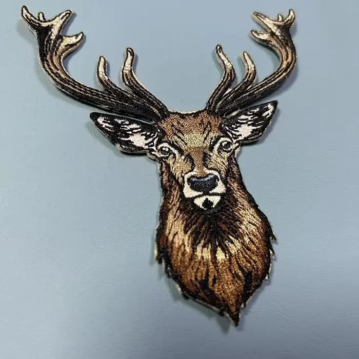 Patch brodé tête de renne à la mode
