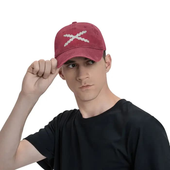 Casquettes de baseball blanches à croix bordeaux