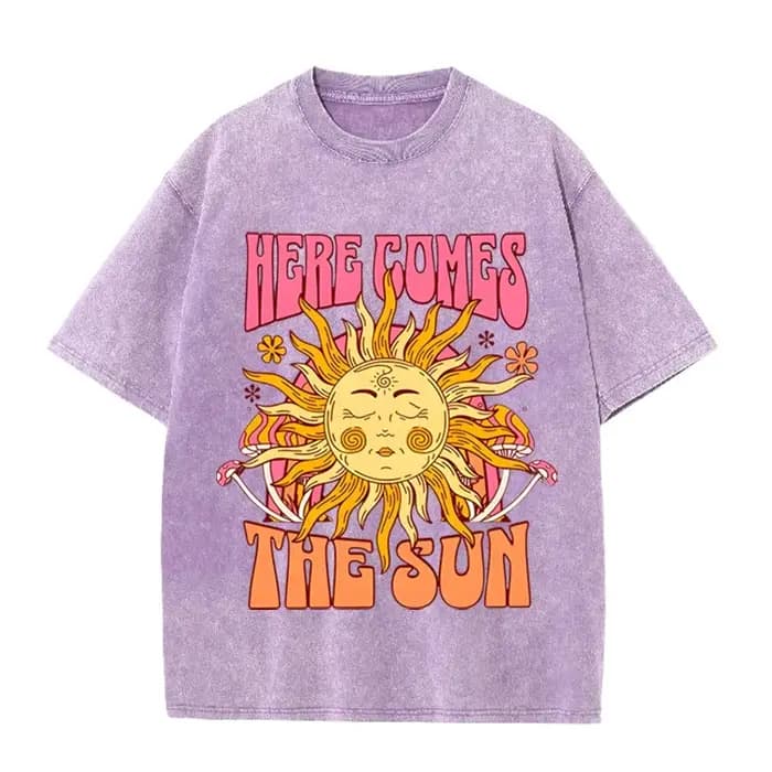 T-shirt vintage noir « Here Comes The Sun » rétro psychédélique effet délavé soleil