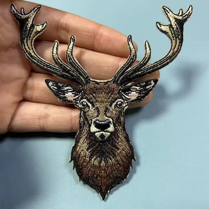 Patch brodé tête de renne à la mode