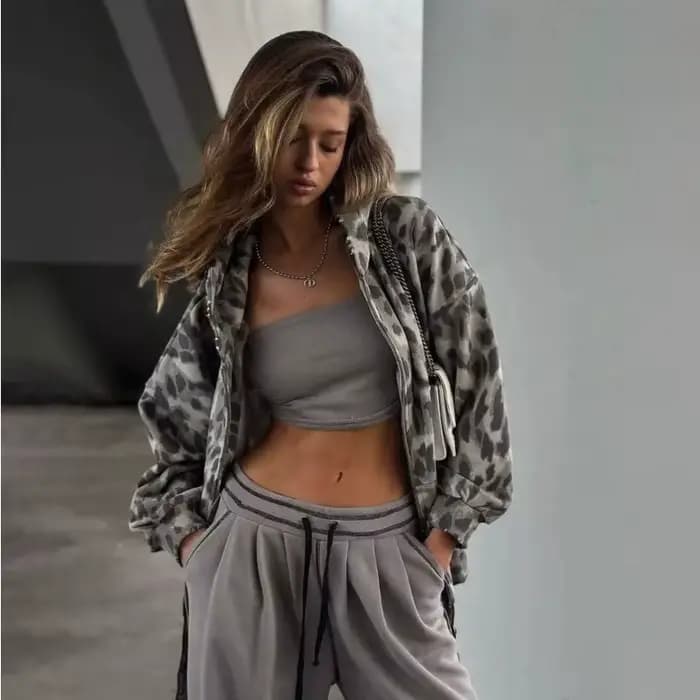 Sweat à capuche camouflage avec fermeture éclair pour femme
