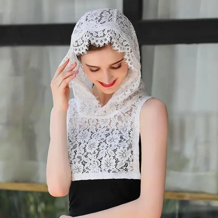 Casquette à capuche en dentelle