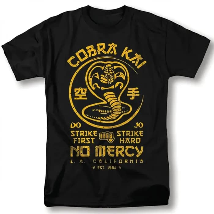 Cobra Kai T-Shirt de série télévisée Strike First Strike Hard No Mercy T-Shirt graphique Vintage noi