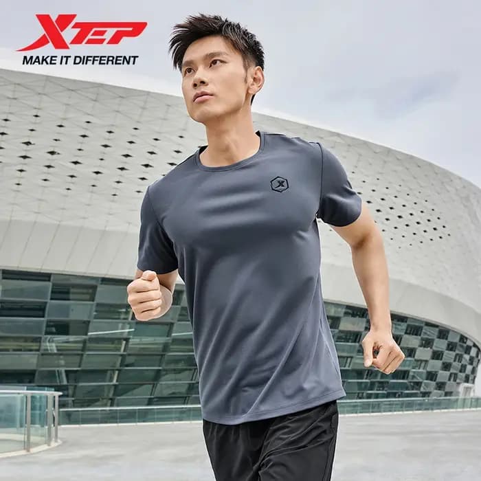 Xtep T-Shirt à manches courtes et col rond pour hommes