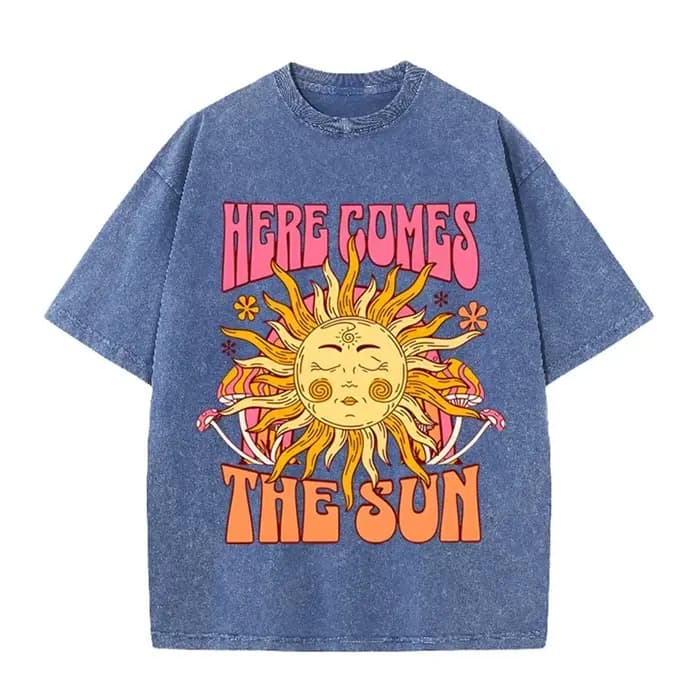 T-shirt vintage noir « Here Comes The Sun » rétro psychédélique effet délavé soleil