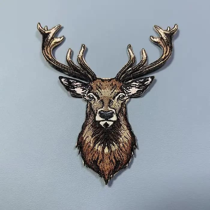 Patch brodé tête de renne à la mode