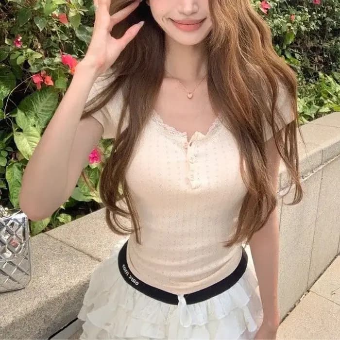 T-shirt blanc à manches courtes et col rond pour femme