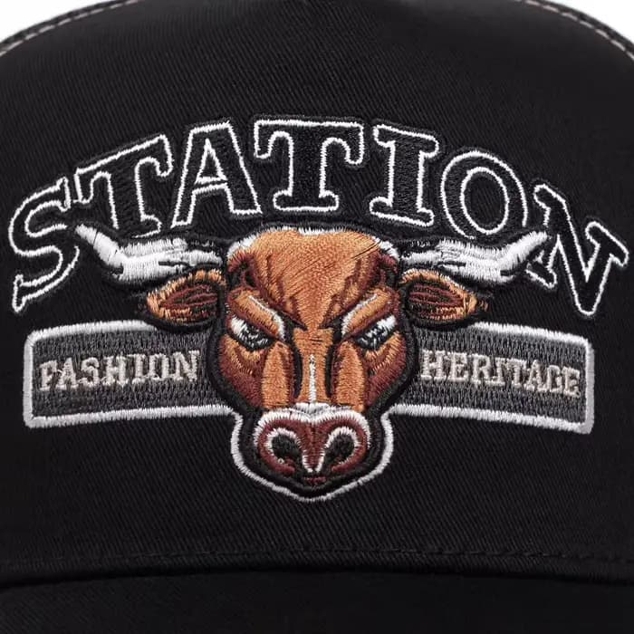 2025 New American Vintage Bull Head Trucker Hat Sun Protection Mesh Breathable Trendy Snapback Cap Hot Selling