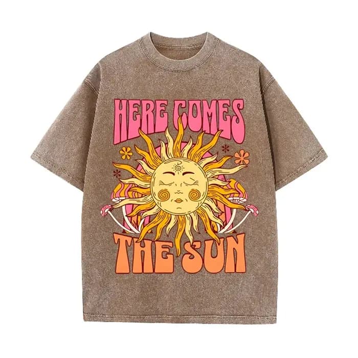 T-shirt vintage noir « Here Comes The Sun » rétro psychédélique effet délavé soleil