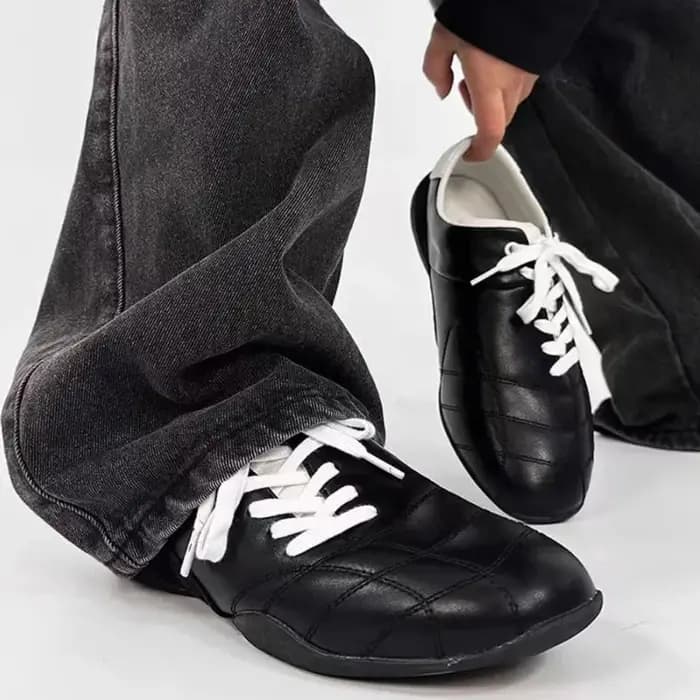 2025 femmes noir décontracté football Style baskets appartements Chic lacets chaussures de marche confortables femme formateurs de haute qualité