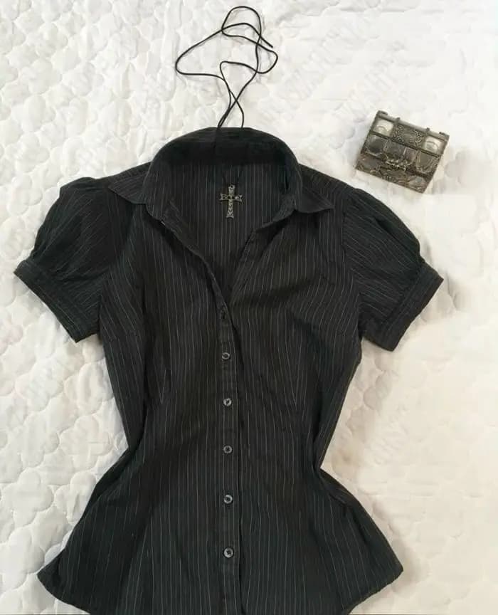 T-shirt amincissant sexy et tendance avec col en V, style gothique urbain, rafraîchissant et confortable pour l'été