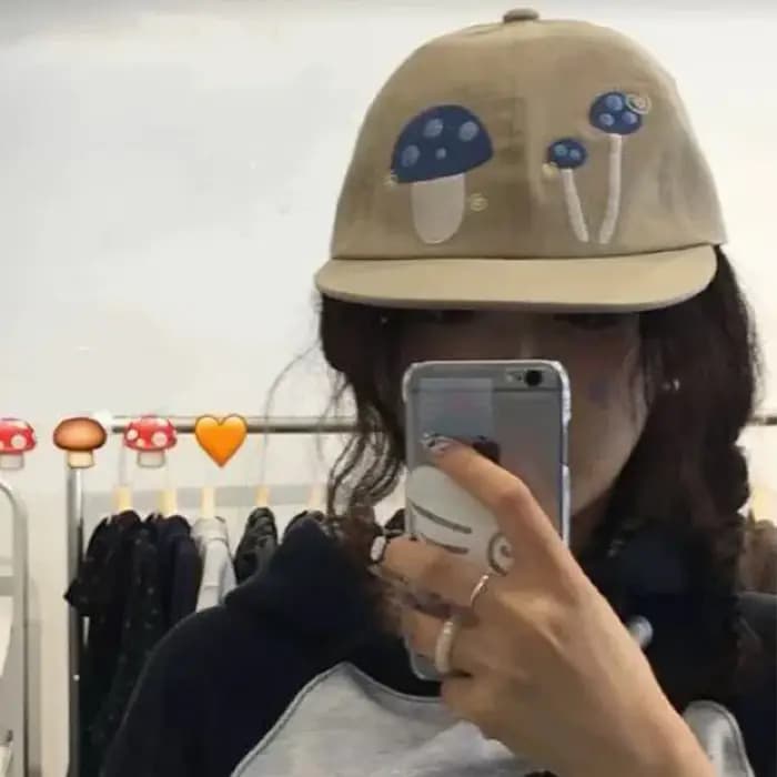 Casquette de baseball brodée motif champignon