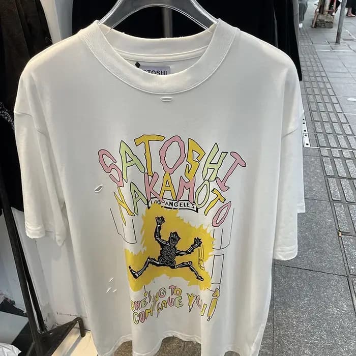 T-shirt Streetwear Blanc Satoshi Nakamoto à Manches Courtes Homme Femme Nouvelle Mode Décontractée Effet Usé et Déchiré Printemps-Été