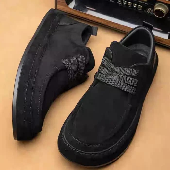 Les chaussures pour hommes sont à la mode
