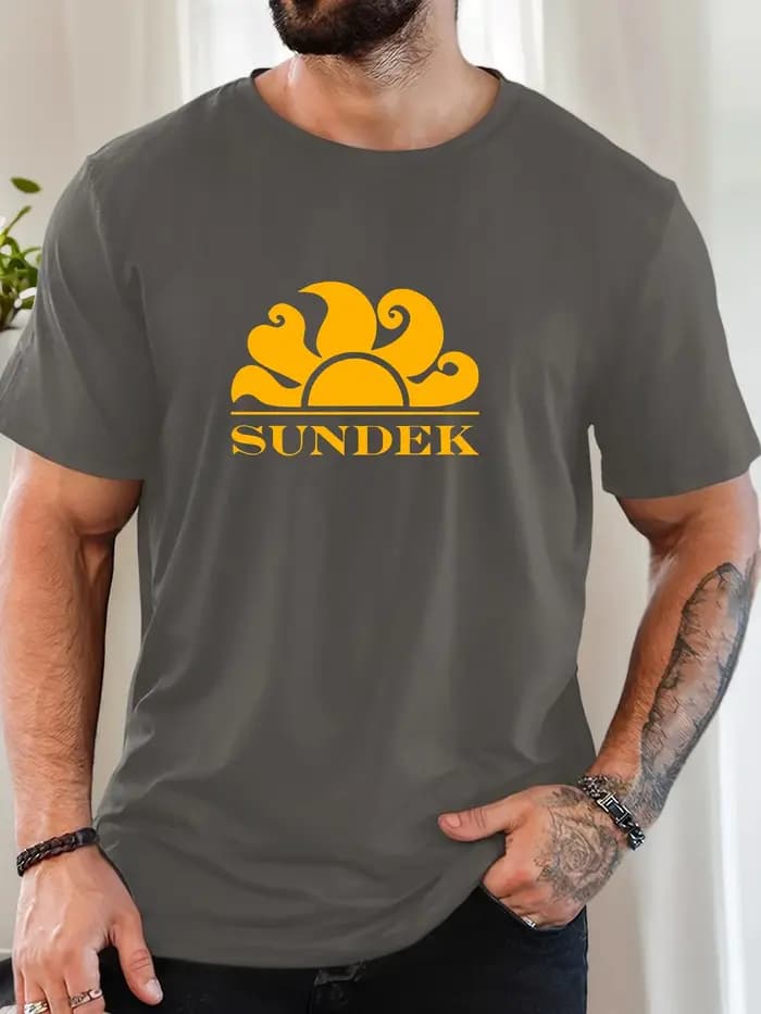 T-Shirt homme 2025 nouveauté rétro Chic Sundek graphique audacieux jaune stylisé soleil Logo décontracté haut élégant usage quotidien