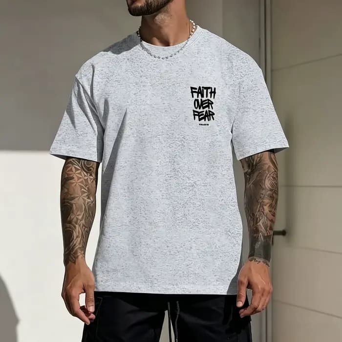 T-shirt surdimensionné double face pour homme « Faith Over Fear Psalms 118 »