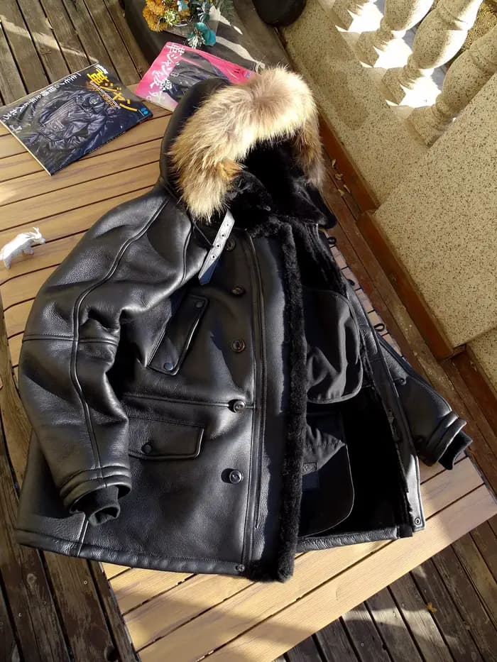 Veste d'hiver noire à capuche en peau de mouton pour homme