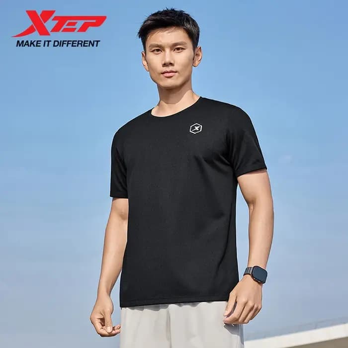 Xtep T-Shirt à manches courtes et col rond pour hommes
