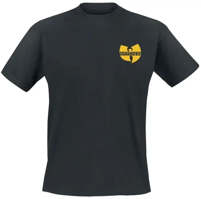 T-shirt noir avec imprimé jaune, logo Wu-Tang Clan, logo vintage vieilli, style hip-hop décontracté.