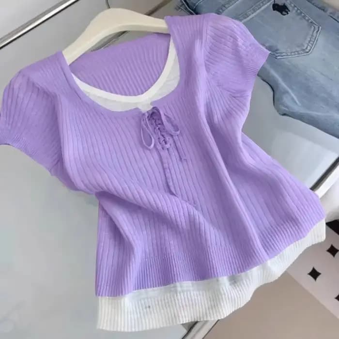 T-shirt en tricot violet avec détail lacé