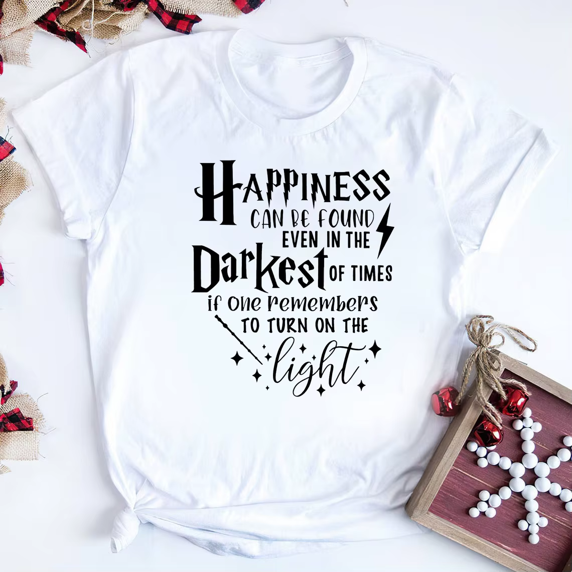 T-shirt inspiré de HP, le bonheur peut être trouvé dans le plus foncé des temps, Dumbledore, citatio
