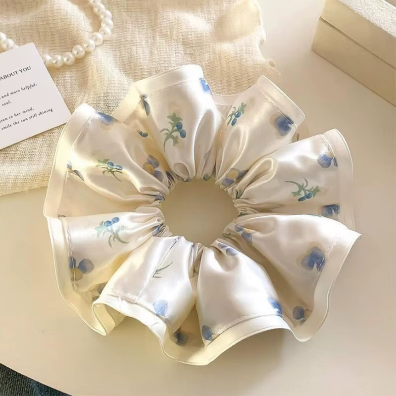 Une élastique à cheveux florale délicate, un élastique à cheveux sophistiqué pour queue de cheval, u