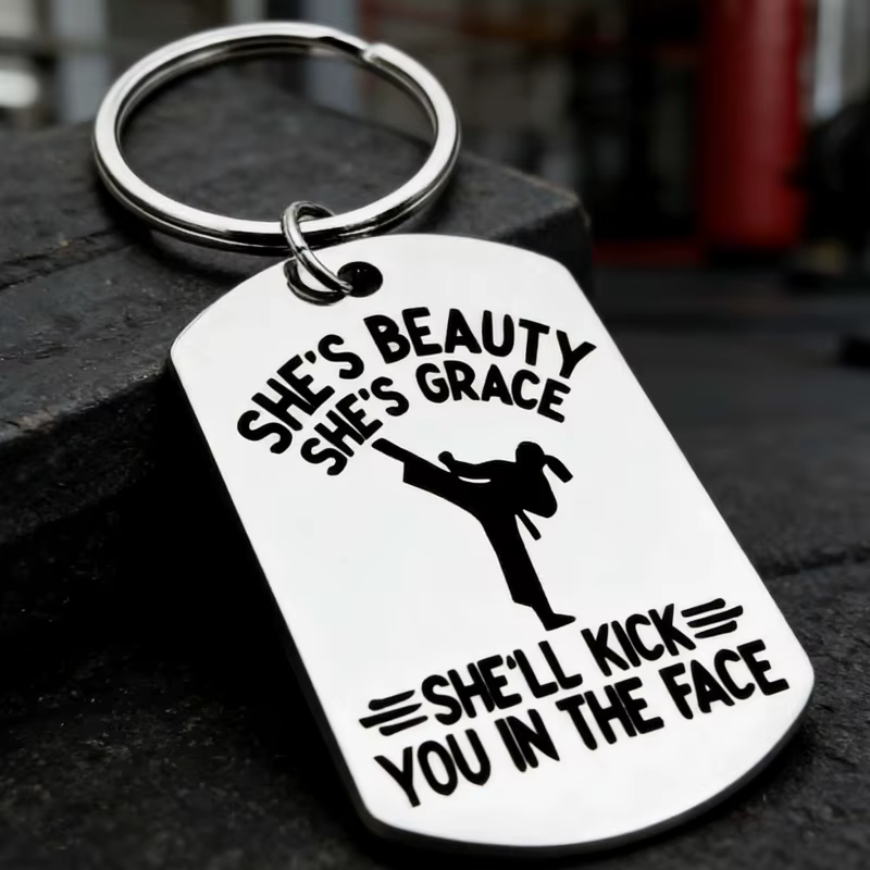 Porte-clés en acier inoxydable Karate Kick Face, accessoire personnalisé, pour les passionnés d'arts