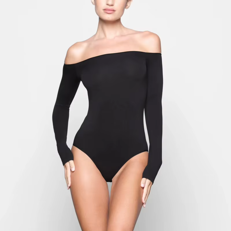 SKIMS LIGHT ESSENTIAL T-shirt sous-vêtement moulant à manches longues et épaules dénudées pour femme