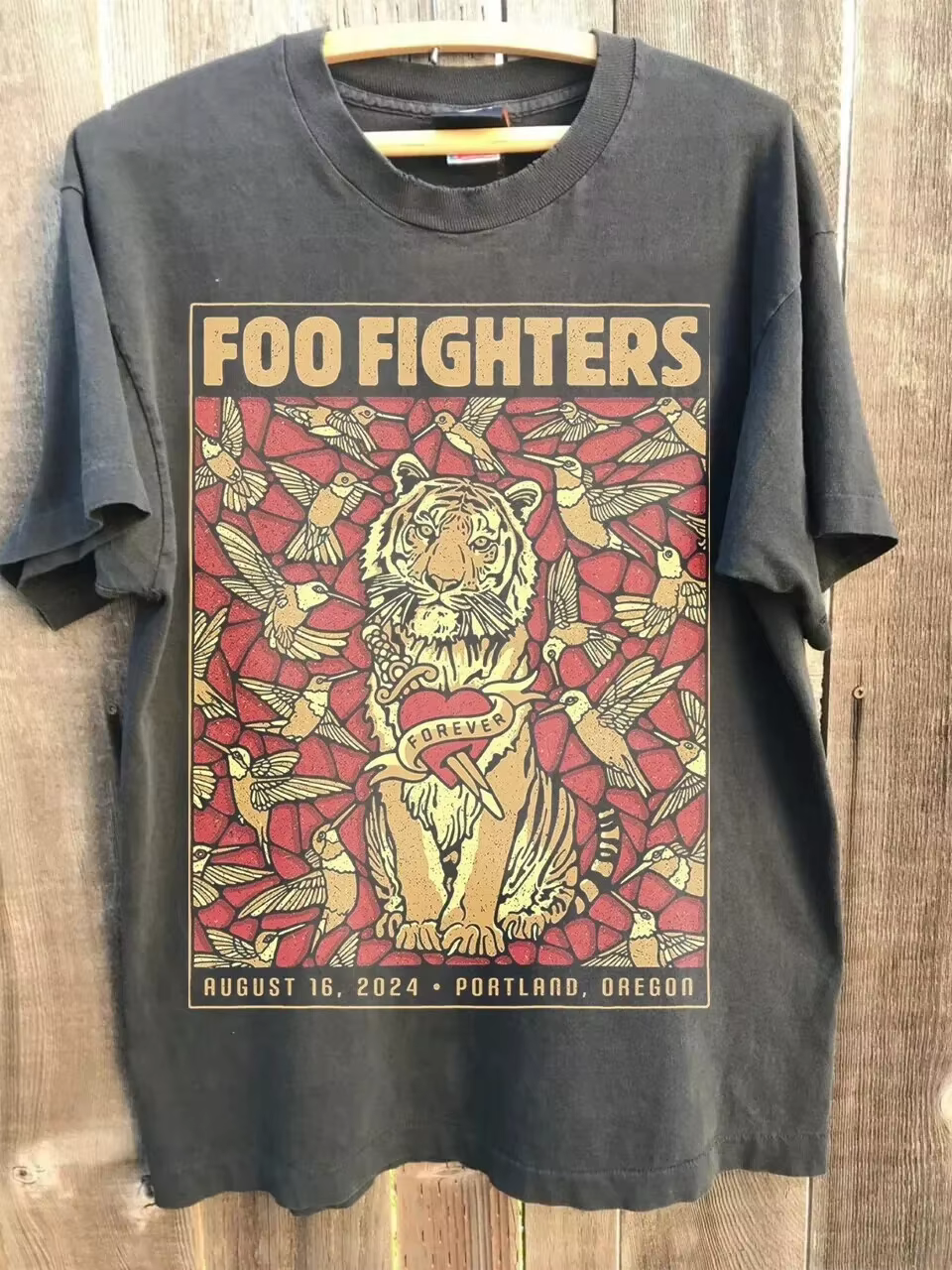 Foo Fighters à Portland, Oregon, le 16 août 2024 - T-shirt unisexe réimprimé pour hommes