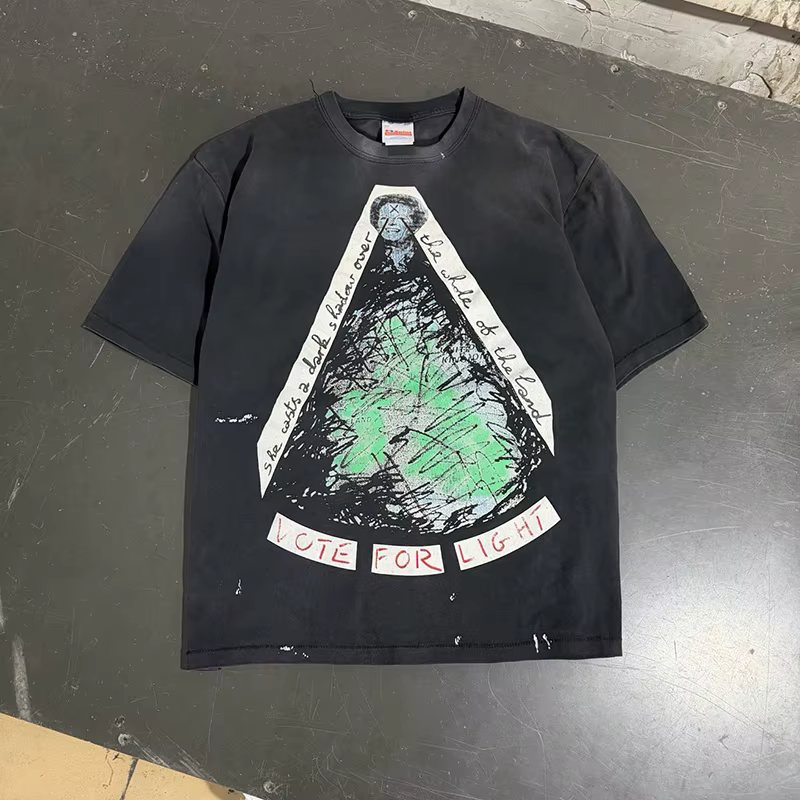T-shirt noir délavé style vintage High Street 26SS avec logo coloré classique, motifs Saint, graphiq