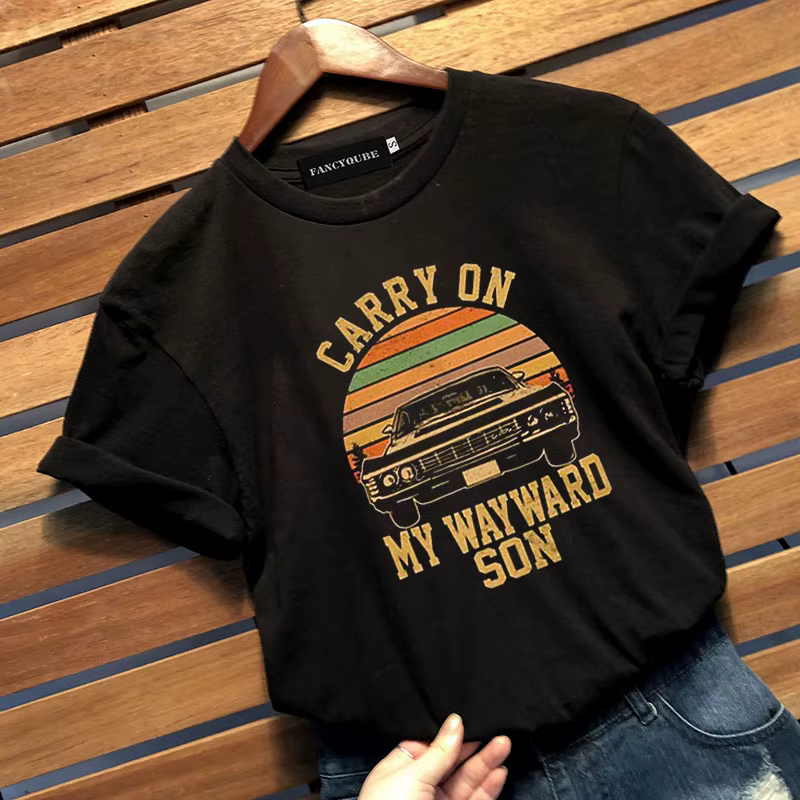 T-shirt femme blanc foncé, estival et vintage, avec impression d'un sourire naturel, Carry on My Way