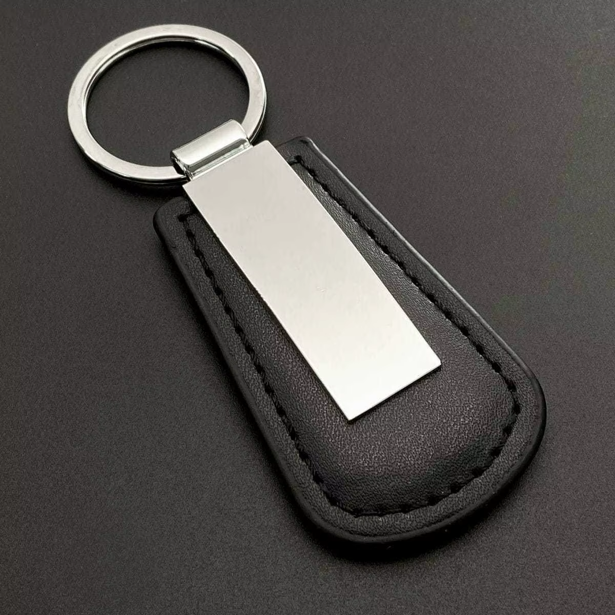 Accessoires personnalisés au laser en métal, porte-clés simple et mignon, pour voiture, moto, homme,