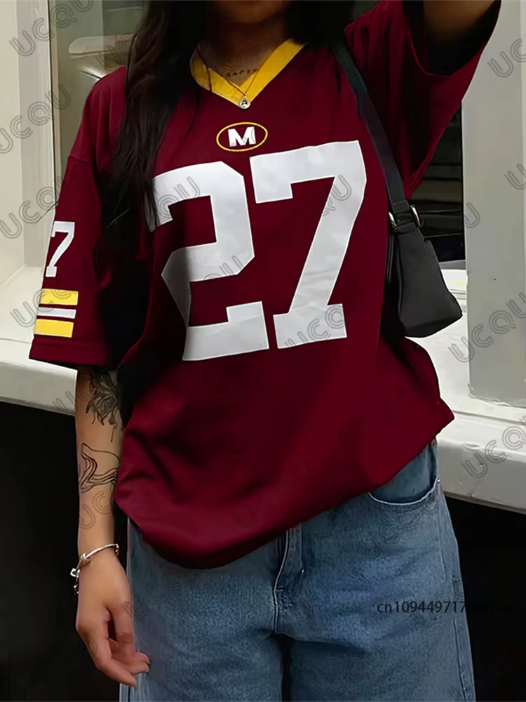 2025 Nouveau classique rétro rouge n° 27 T-Shirt imprimé pour femmes, col en v, manches courtes, mai
