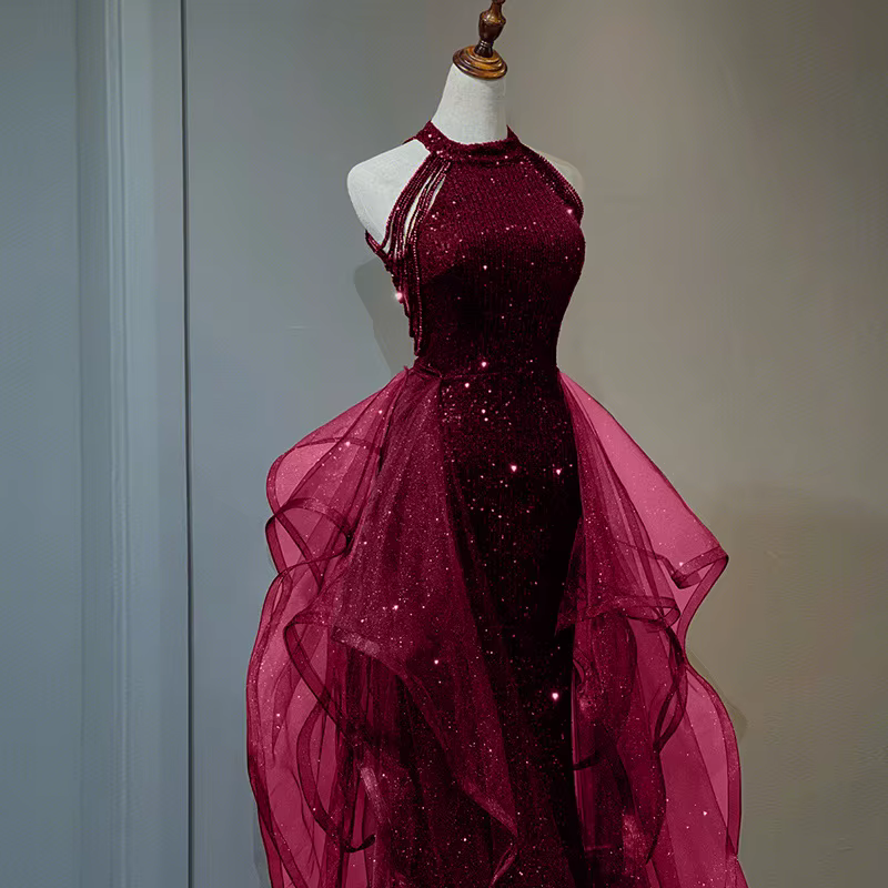 Robe de soirée élégante bordeaux à col halter pour hôte de conférence annuelle, en tissu polyester, 