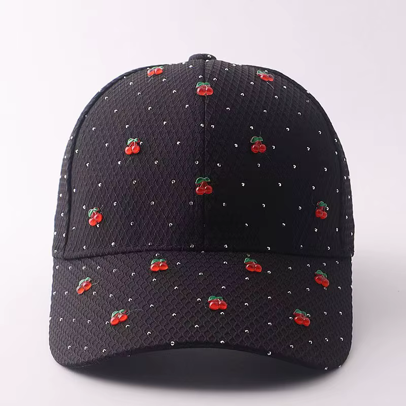 Casquette de baseball couleur bonbon, élégante avec des embellissements en strass, des accents frais