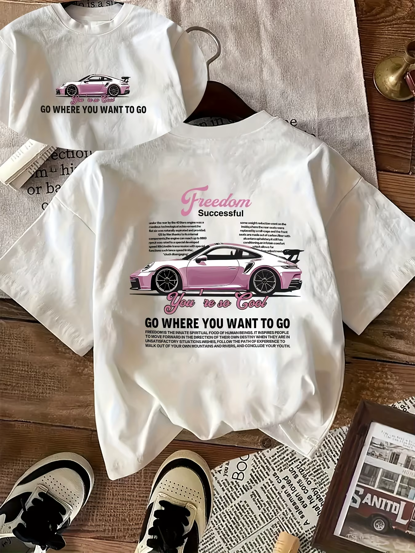 T-shirt Rose Femme Motif Voiture Sportive Freedom – Haut Décontracté Tendance avec Graphique Automob