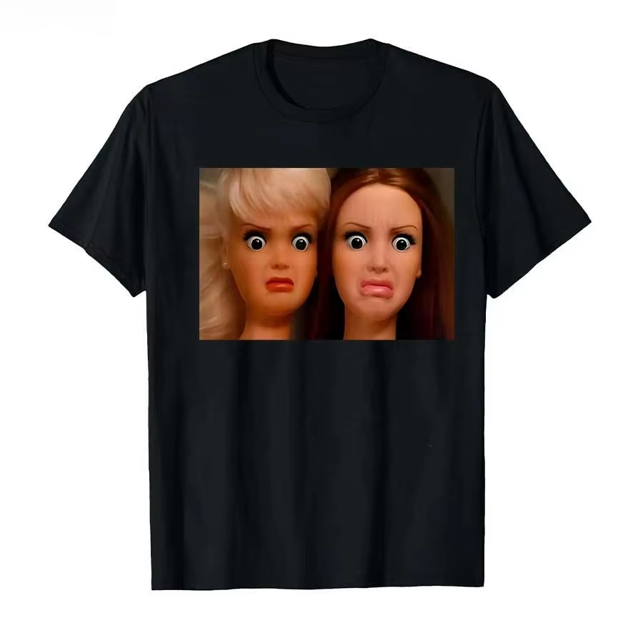 T-shirt unisexe en coton à manches courtes avec imprimé graphique FunnyMeme visage de poupée vieilli