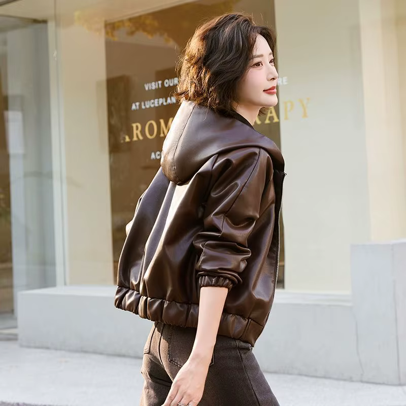 Veste courte en cuir à capuche pour femme, nouvelle veste populaire en cuir PU avec manteau polaire 