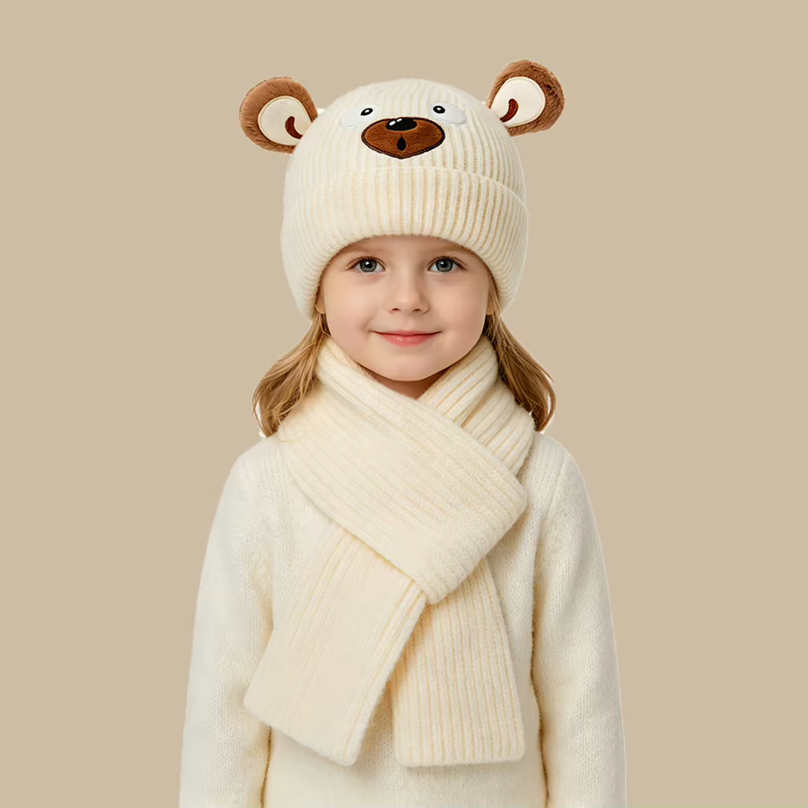 Un bonnet tricoté en forme d'ours en peluche, épais et chaud, pour filles, en fil épais.