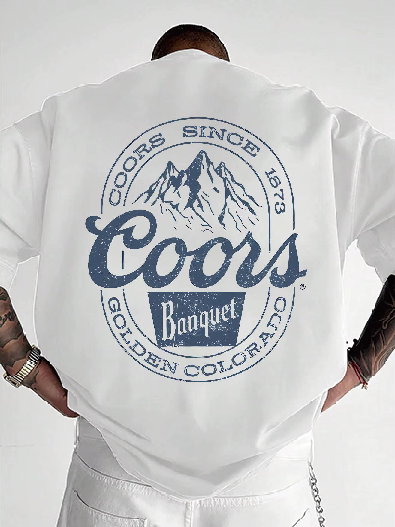T-shirt col rond Montagnes Coors bleu foncé avec imprimés de texte Voyages de loisirs