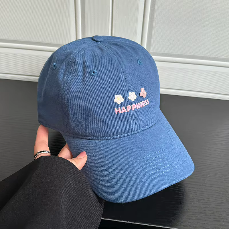 Casquette de baseball couleur macaron avec petite broderie florale, dessus souple qui ne s'affaisse 