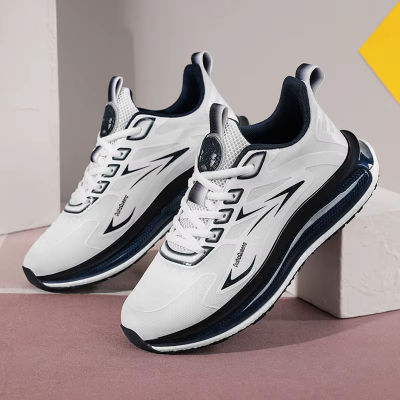 Une paire de baskets à coussin d'air pour adolescents avec semelle amortissante, idéales pour le spo